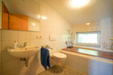 DG: Badezimmer - Architektur trifft Wohnqualität – besonderes Zuhause in Langenau