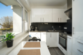 Vollausgestattete Küche - Möblierte 2-Zimmer-Wohnung mit Balkon – Ulm-Safranberg